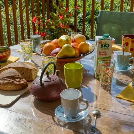 Les Pres De La Vigne Basse 住宿加早餐酒店 3*