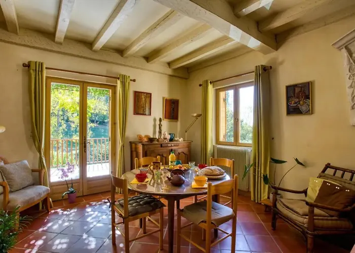 Bed and Breakfast Les Pres De La Vigne Basse