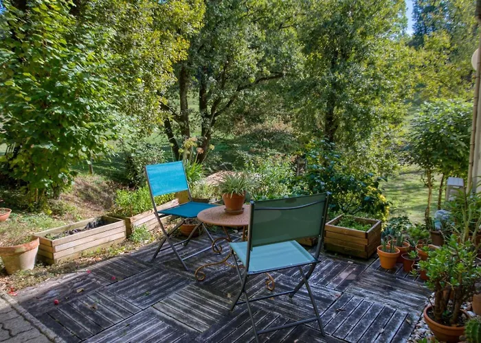 לינה וארוחת בוקר Les Pres De La Vigne Basse 3*